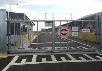 Steel Rhs Post MTT Telescopic Track Gate | #cat.name | HTS Group